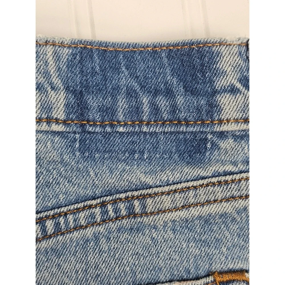 Abercrombie & Fitch The Mom Short High Rise Distressed Denim Womens 26/2